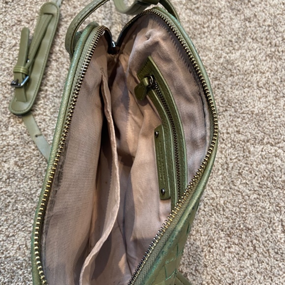 Woven leather crossbody handbag - Picture 6 of 6